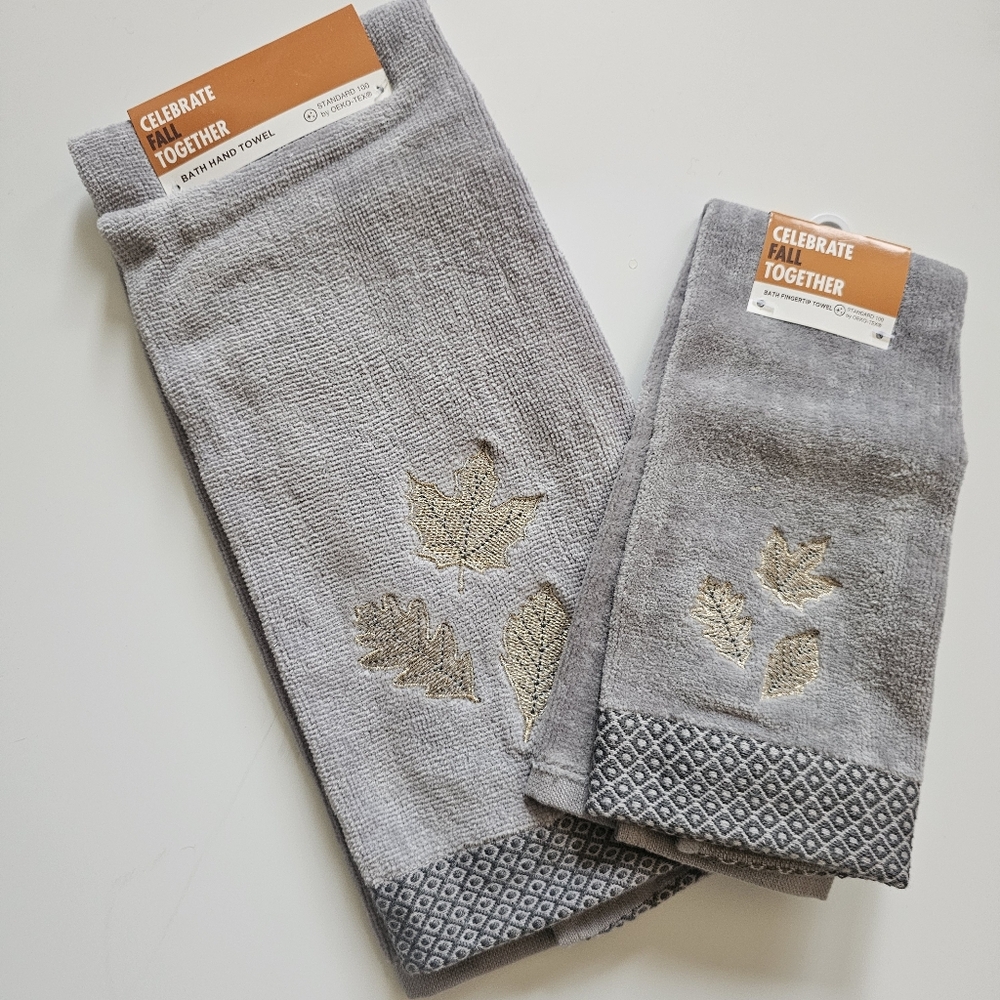NWT Fall Holiday Christmas Leaves Hand Towels & Bath Fingertip Towels
